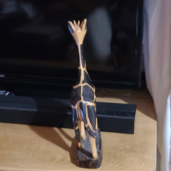 Giraffe carving - Picture 3 of 4
